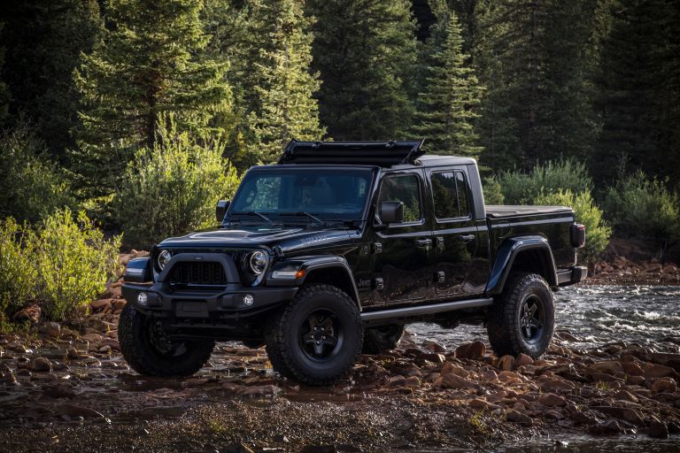 2024 Jeep Gladiator Willys with upfit package by AEV Best quality