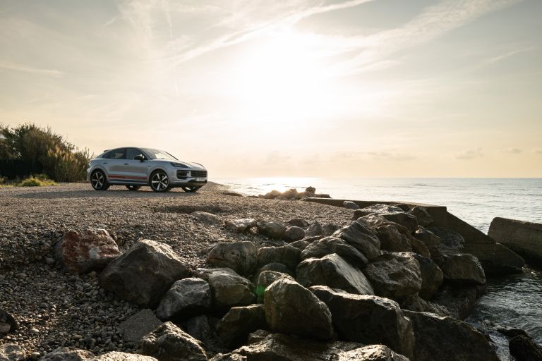 2024 Porsche Cayenne Turbo E-Hybrid coupé 742757