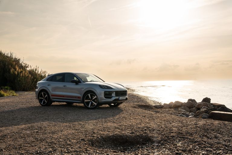 2024 Porsche Cayenne Turbo E-Hybrid coupé 742758