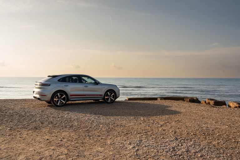 2024 Porsche Cayenne Turbo E-Hybrid coupé 742761