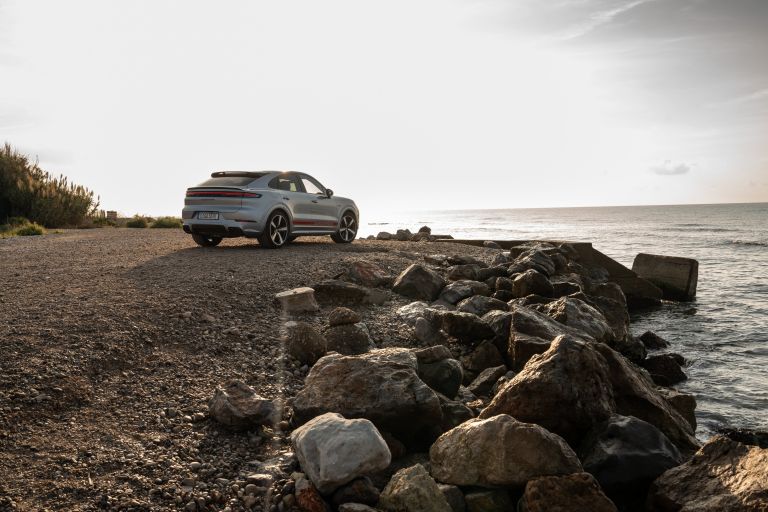 2024 Porsche Cayenne Turbo E-Hybrid coupé 742763