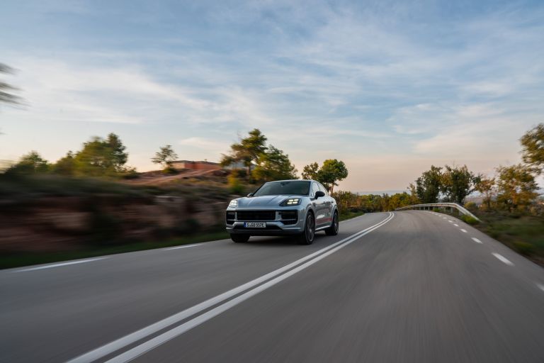 2024 Porsche Cayenne Turbo E-Hybrid coupé 742775