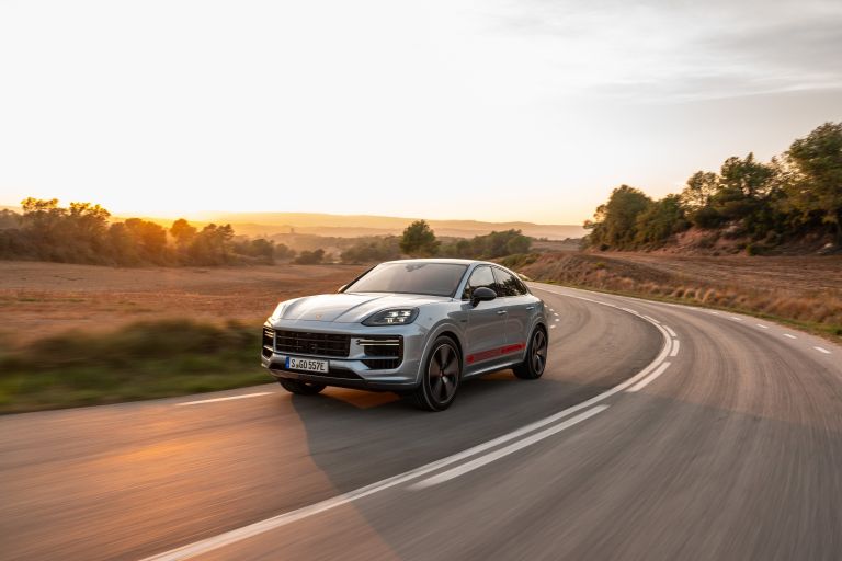 2024 Porsche Cayenne Turbo E-Hybrid coupé 742776