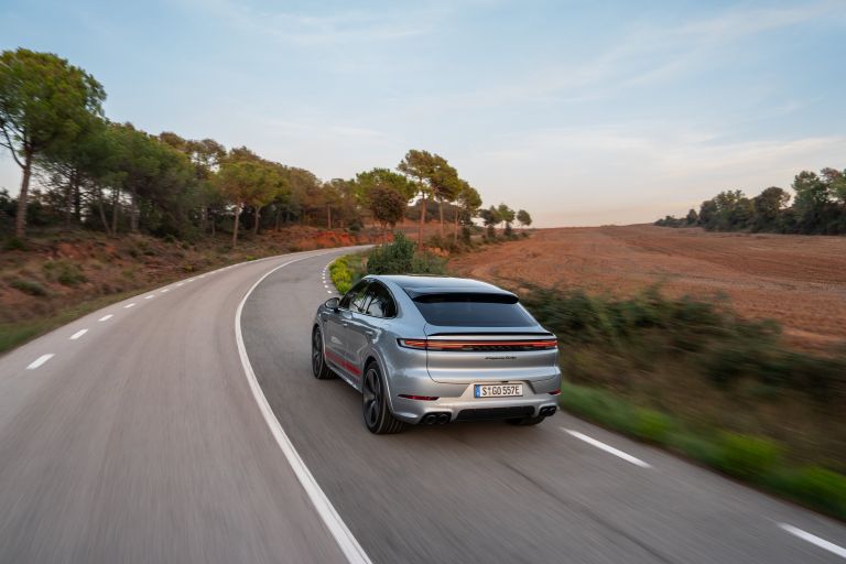 2024 Porsche Cayenne Turbo E-Hybrid coupé 742783