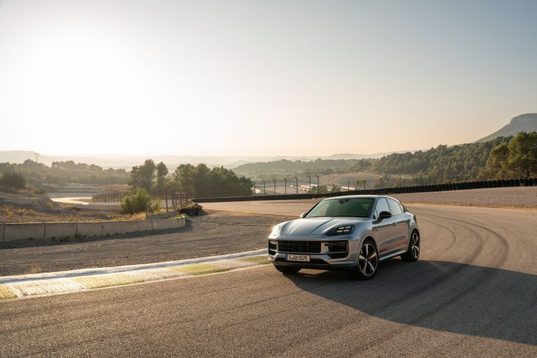 2024 Porsche Cayenne Turbo E-Hybrid coupé 742786