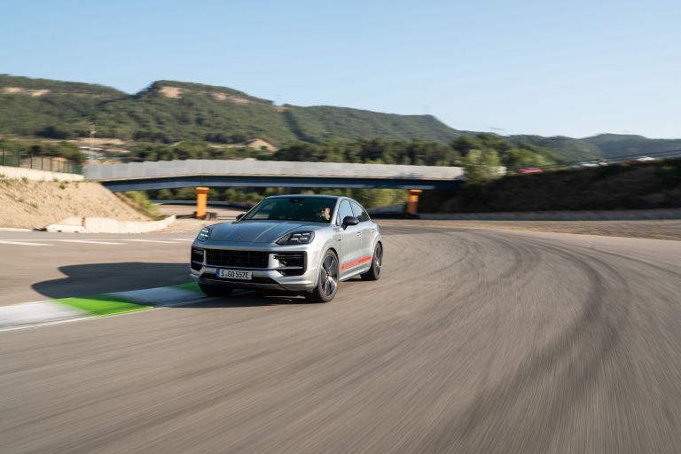 2024 Porsche Cayenne Turbo E-Hybrid coupé 742792