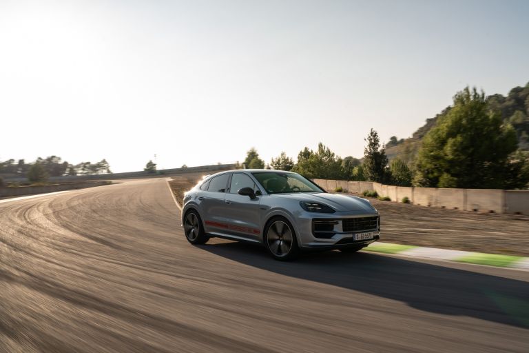 2024 Porsche Cayenne Turbo E-Hybrid coupé 742793