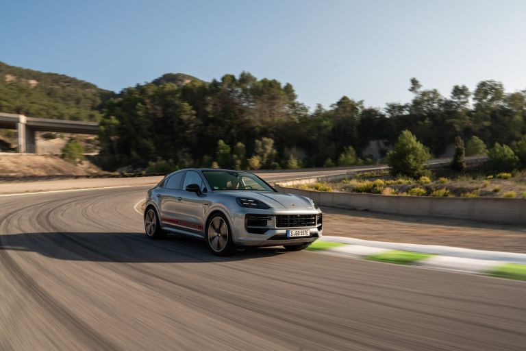 2024 Porsche Cayenne Turbo E-Hybrid coupé 742794