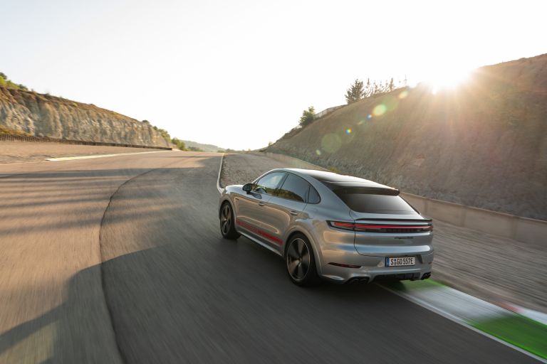 2024 Porsche Cayenne Turbo E-Hybrid coupé 742795