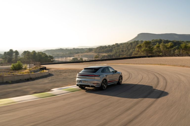 2024 Porsche Cayenne Turbo E-Hybrid coupé 742796