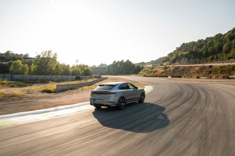 2024 Porsche Cayenne Turbo E-Hybrid coupé 742798