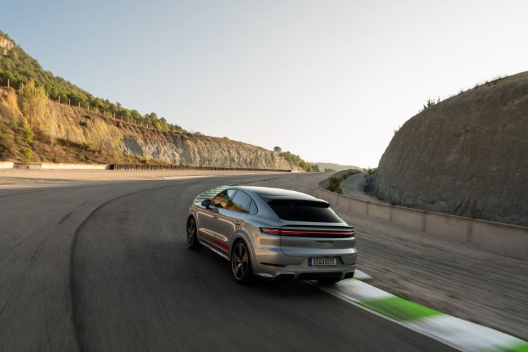 2024 Porsche Cayenne Turbo E-Hybrid coupé 742799