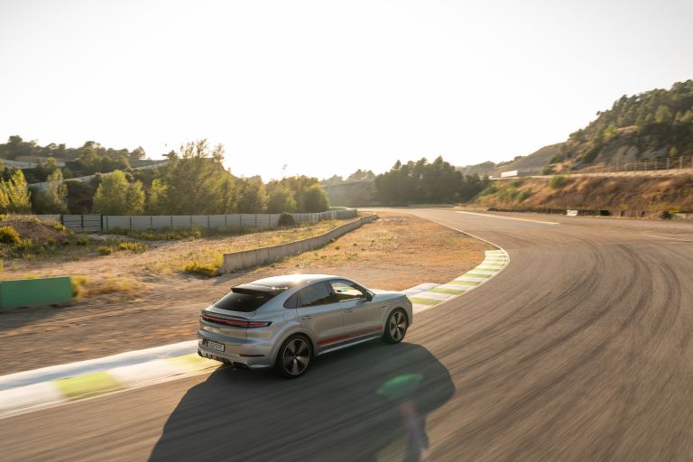 2024 Porsche Cayenne Turbo E-Hybrid coupé 742800