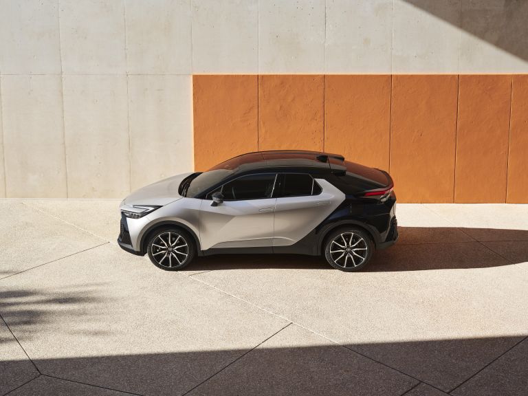 2024 Toyota C-HR GR Sport Hybrid 200 AWD-i 746098