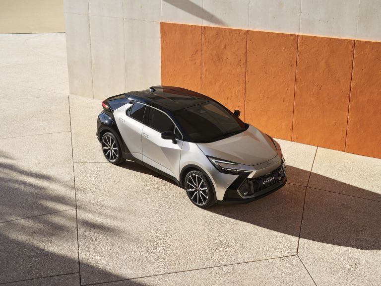 2024 Toyota C-HR GR Sport Hybrid 200 AWD-i 746101