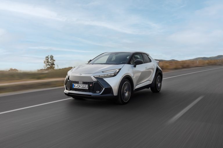 2024 Toyota C-HR GR Sport Hybrid 200 AWD-i 746124