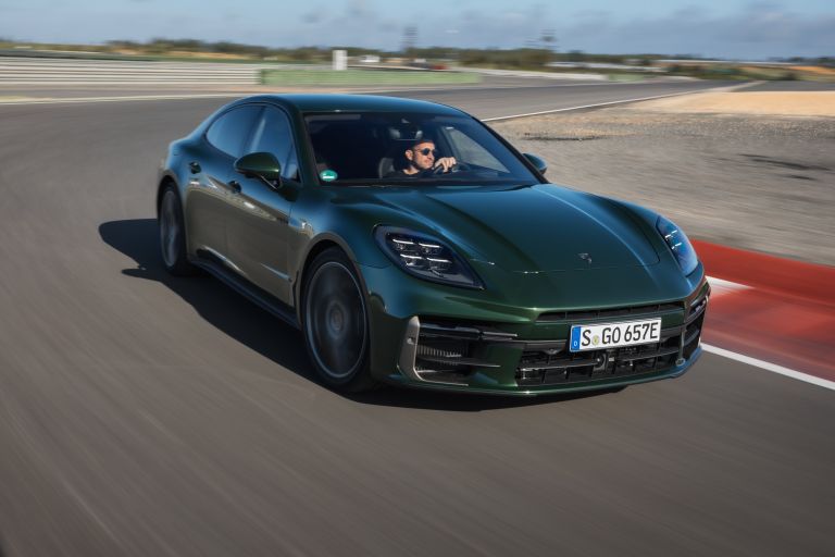 2024 Porsche Panamera Turbo E-Hybrid 755437