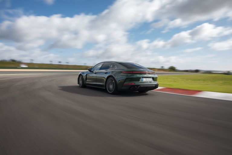 2024 Porsche Panamera Turbo E-Hybrid 755444