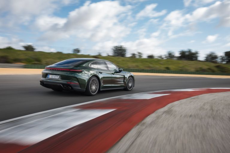 2024 Porsche Panamera Turbo E-Hybrid 755445