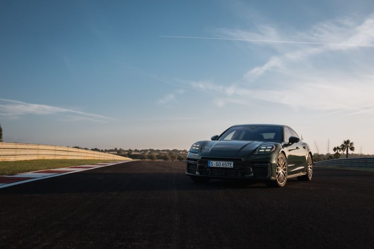 2024 Porsche Panamera Turbo E-Hybrid 755448