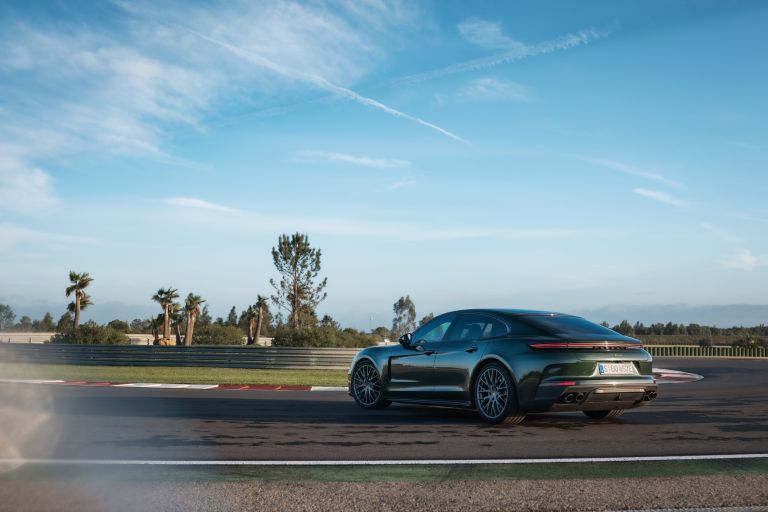 2024 Porsche Panamera Turbo E-Hybrid 755450