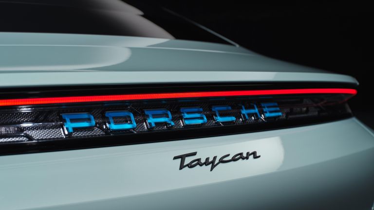 2025 Porsche Taycan 752978