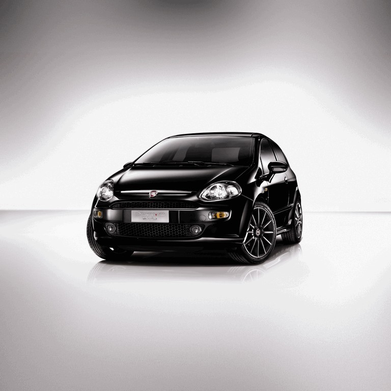 17 Fiat Punto Evo Stock Photos, High-Res Pictures, and Images