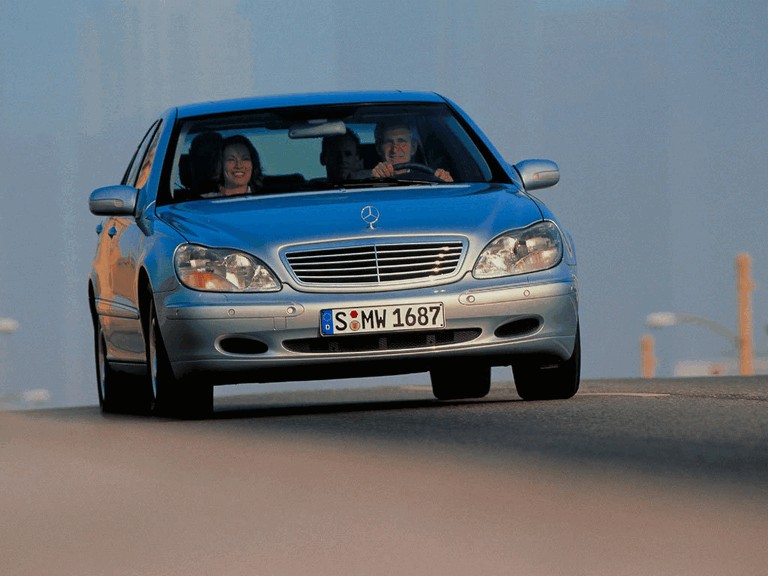 Бесплатные 220. Mercedes s320 w220. S320 Mercedes 2002. Мерседес s320 w220 1998. Мерседес 1998-2005.