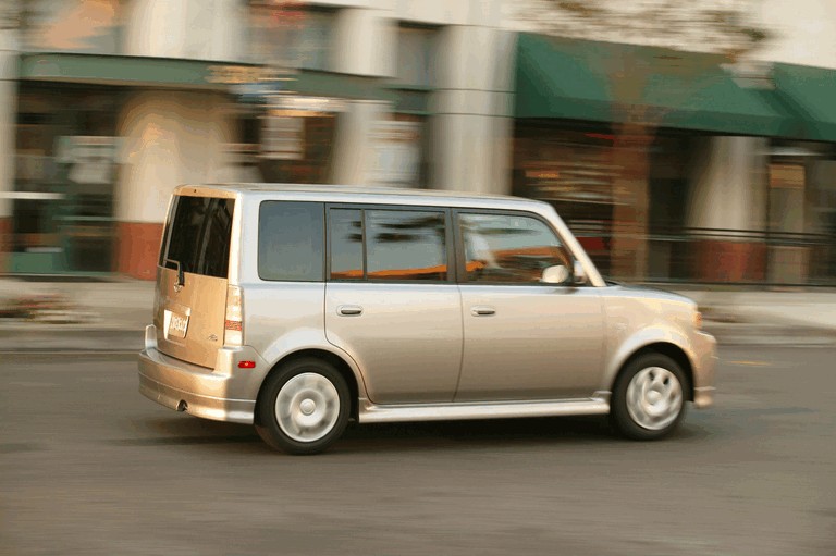 2004 Scion xB - Free high resolution car images