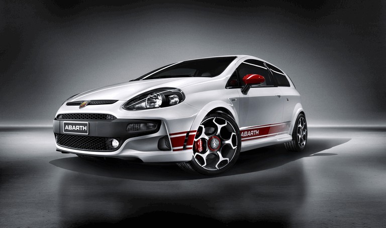 17 Fiat Punto Evo Stock Photos, High-Res Pictures, and Images