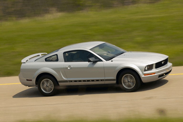 2005 Ford Mustang V6 487025