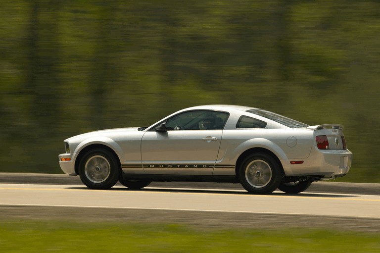 2005 Ford Mustang V6 487026