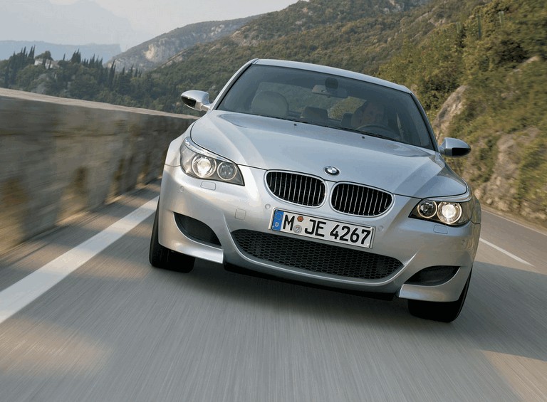 BMW M5 (2005) - picture 52 of 68