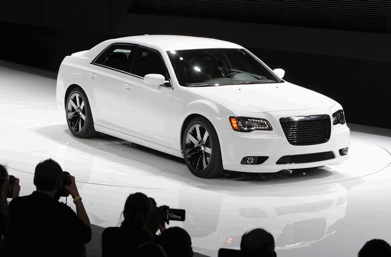 12 Chrysler 300 Srt8 Free High Resolution Car Images